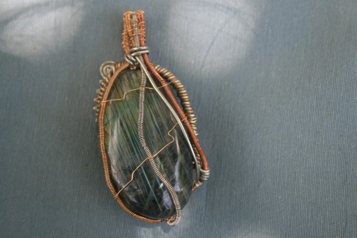 Beautiful Labradorite Gemstone Pendant with Quartz Point of Magic and protection 4367